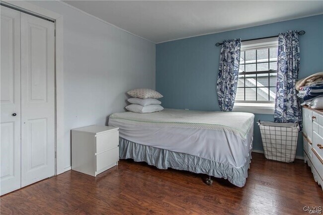 Building Photo - 215 Francis St