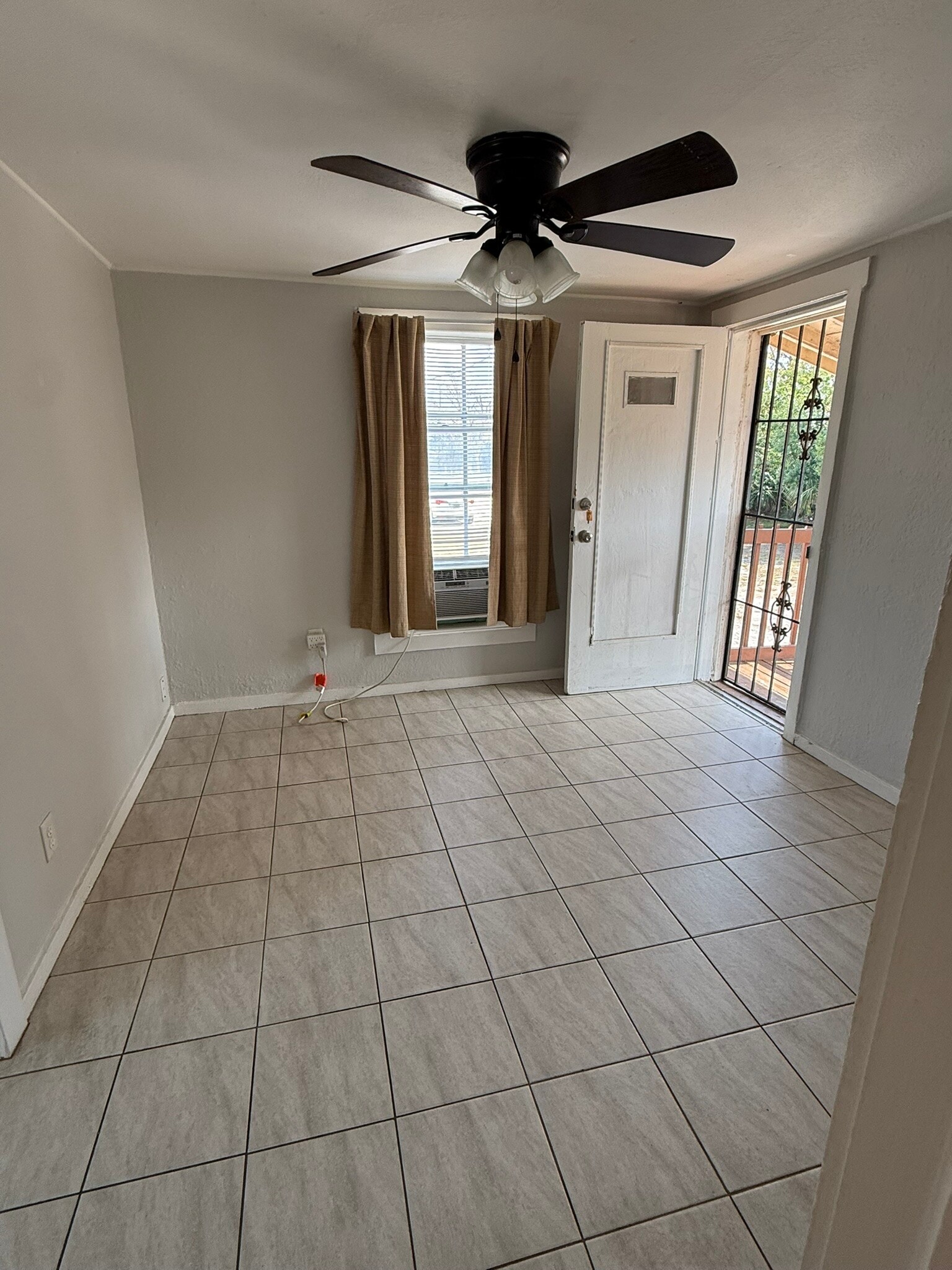 Living Area - 1131 5th St SW
