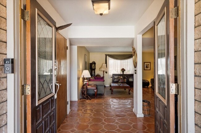 Building Photo - 23265 Vía Del Arroyo