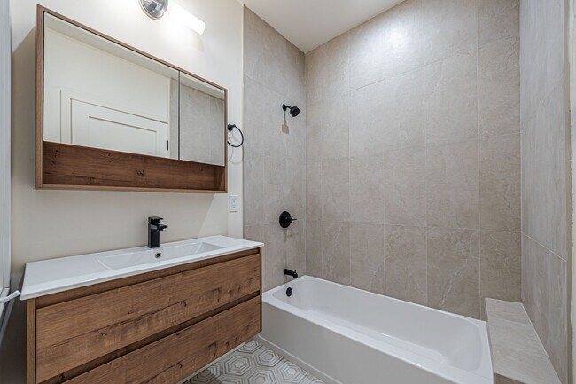 Building Photo - Modern Upstairs 3-Bedroom at 4222 1/2 | On...