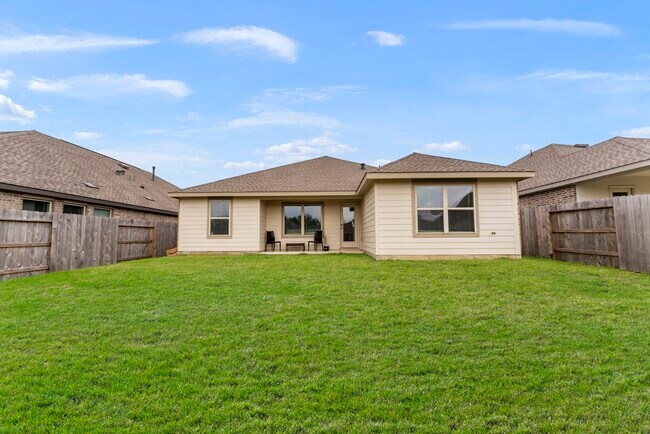 Building Photo - 3126 Stonebriar Dr