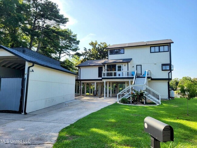 Building Photo - Riverfront Living with Private Boat Launch