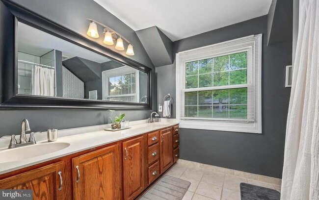 Building Photo - 18505 Cabin Rd