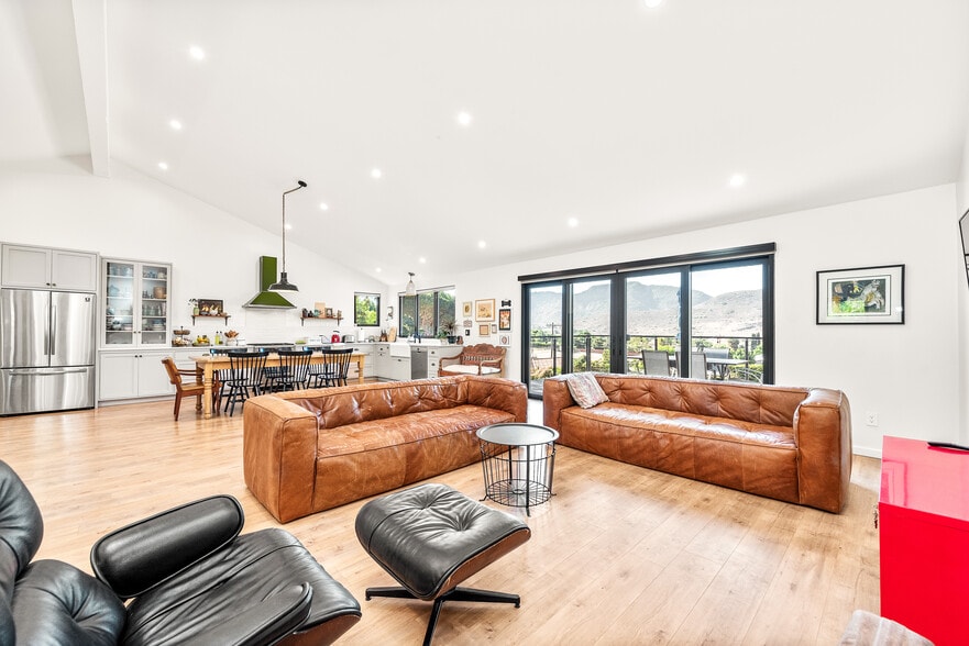 Building Photo - 2474 Barbara Dr