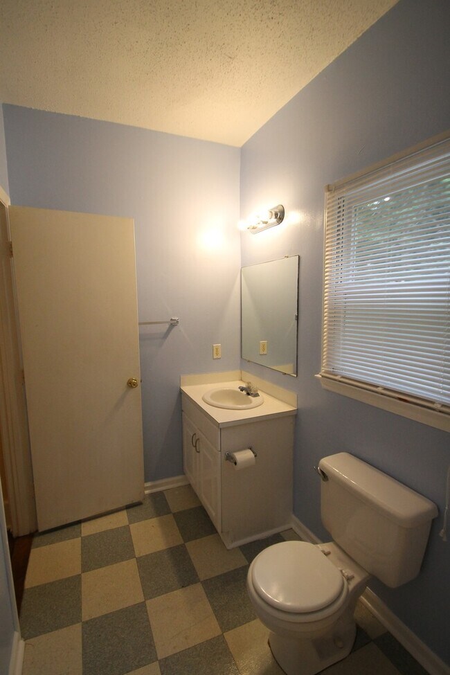 Building Photo - 338 Ebenezer Ave