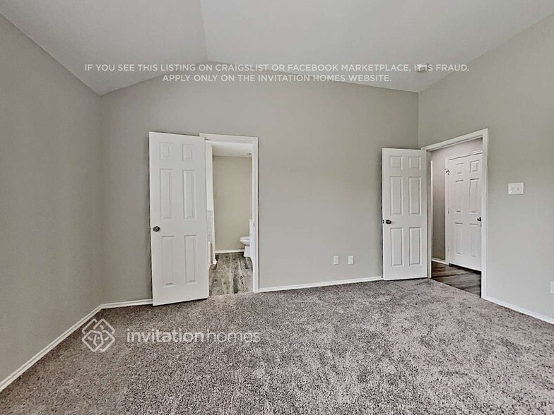 Building Photo - 8824 King Ranch Dr