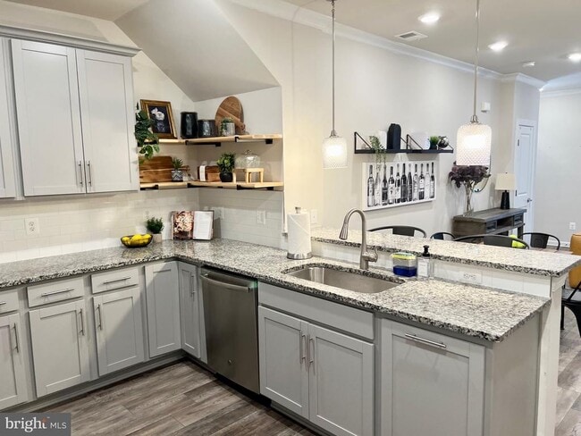 Building Photo - 45130 Kincora Dr