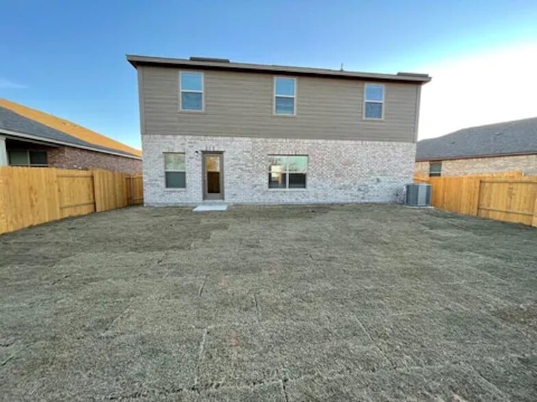 Building Photo - 1702 Sandalwood Way