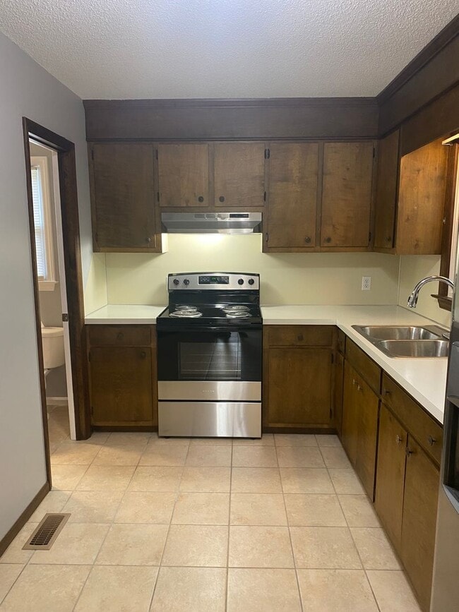 Building Photo - Charming 3 bed 2 bath Cape Cod for rent
