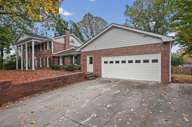 Building Photo - 815 Sudbury Rd NE