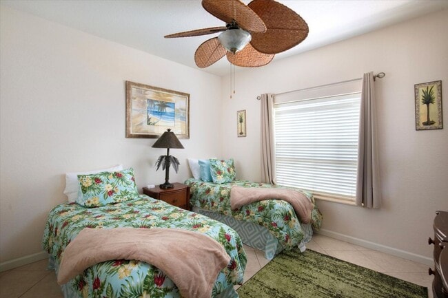 Building Photo - Seasonal Waterfront Living | Available April 15 – October 31