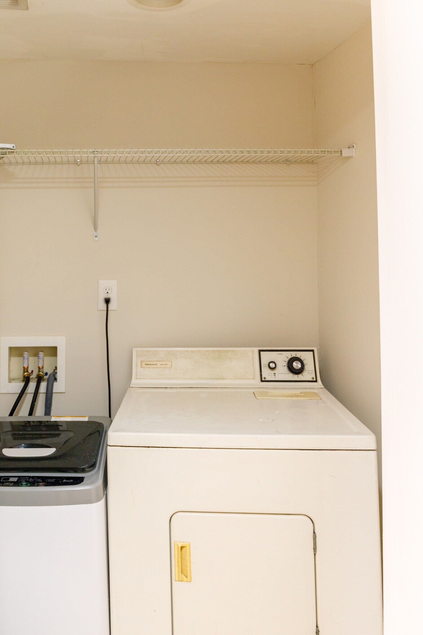 Building Photo - 116 America St