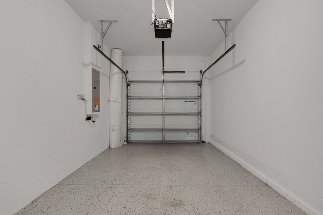 Building Photo - Beautiful Townhome for Rent