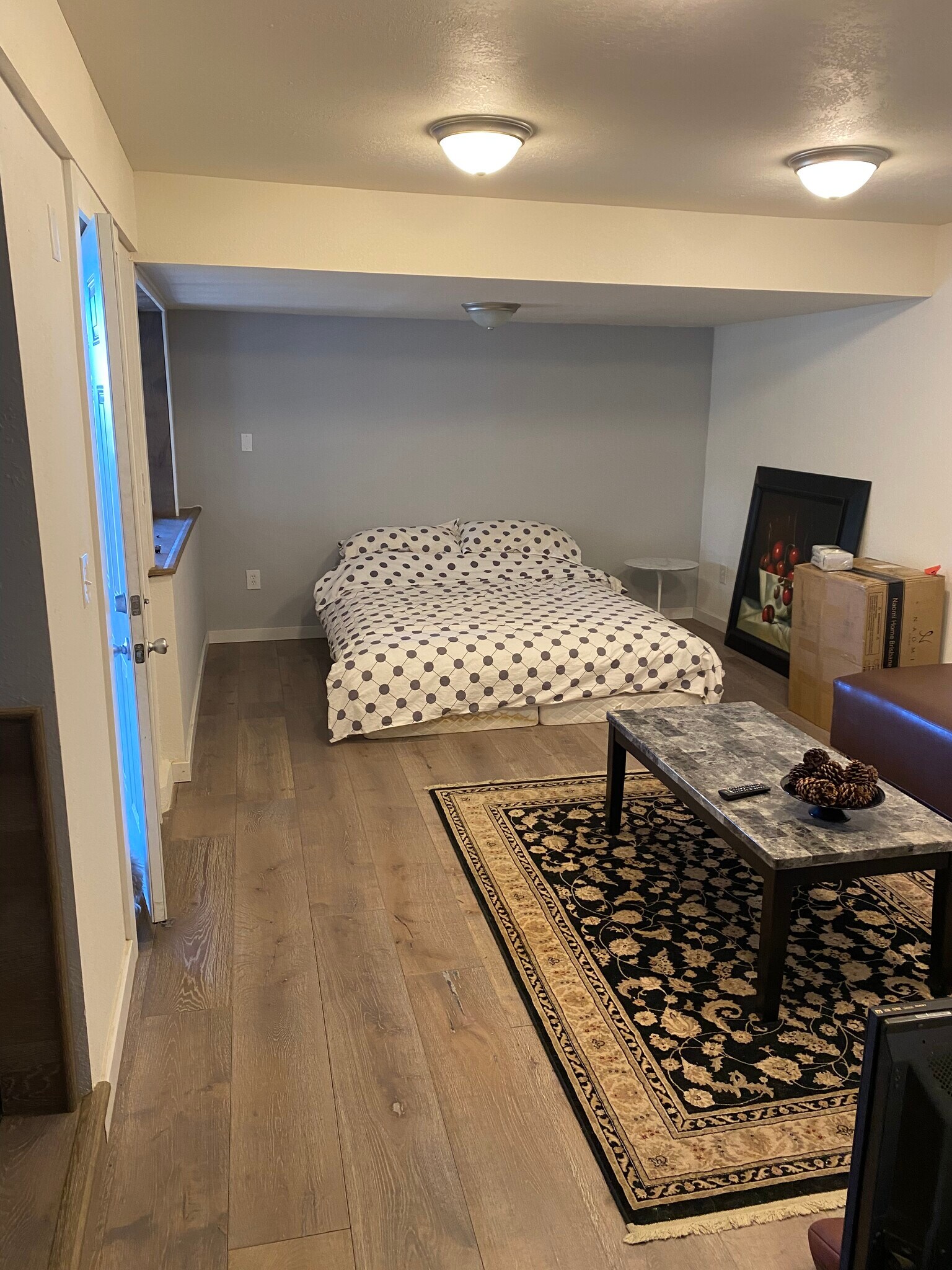 13x25' Living area shown here with king size bed for scale - 25084 Valle Dr