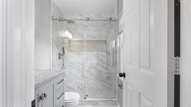 Building Photo - 711 Brentwood Pointe