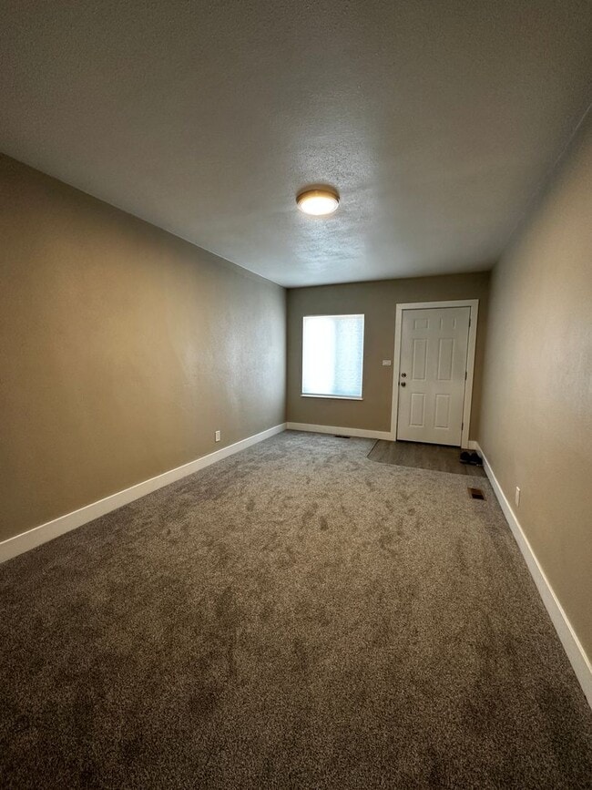 Building Photo - SW 6th Triplex
