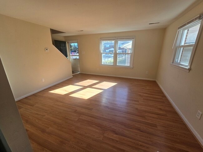 Building Photo - 2604 Wayside Dr