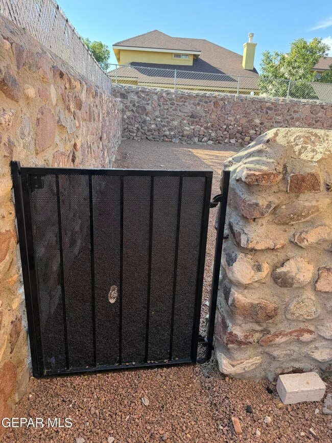 Building Photo - 1468 Plaza Verde Dr