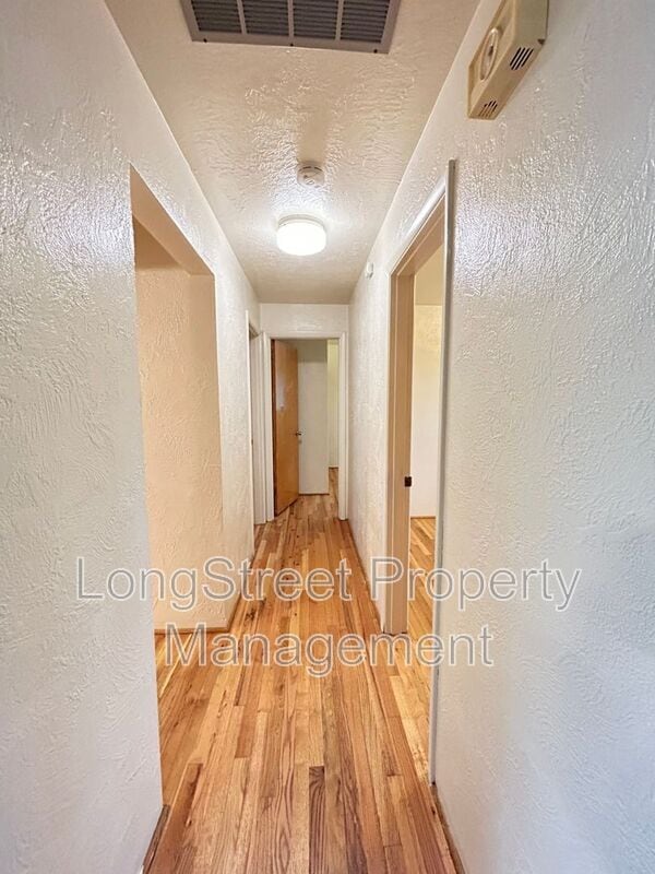 Building Photo - 1930 NW Kings Blvd