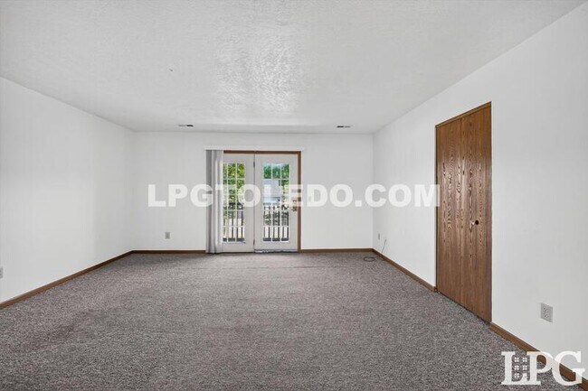 Building Photo - 811 Hilltop Ln
