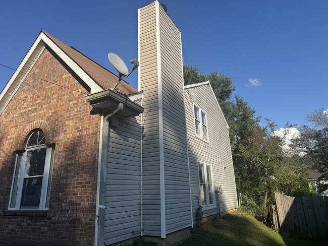 Building Photo - 2074 Hopkins Mill Rd