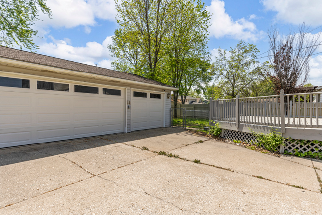 Building Photo - 246 E Penning Ave