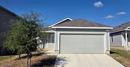 Building Photo - MOVE IN SPECIAL 50% Off 1st Month Rent Northwest San Antonio Waterwheel Home