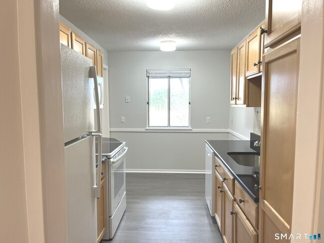 Building Photo - 289 Heritage Vlg