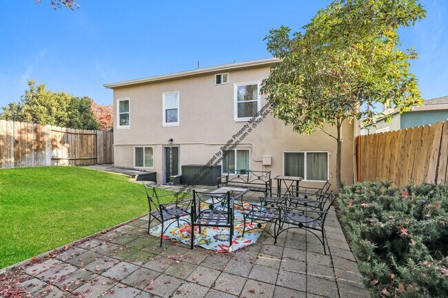 Building Photo - Stunning 3BR / 2BA Split-Level Home in Maxwell Park!