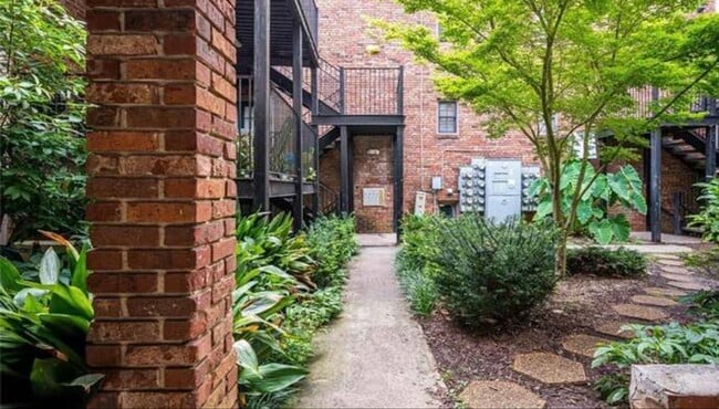 Building Photo - 3091 Colonial Way