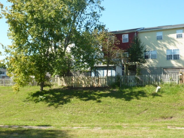 Building Photo - 605 Burlington Ct