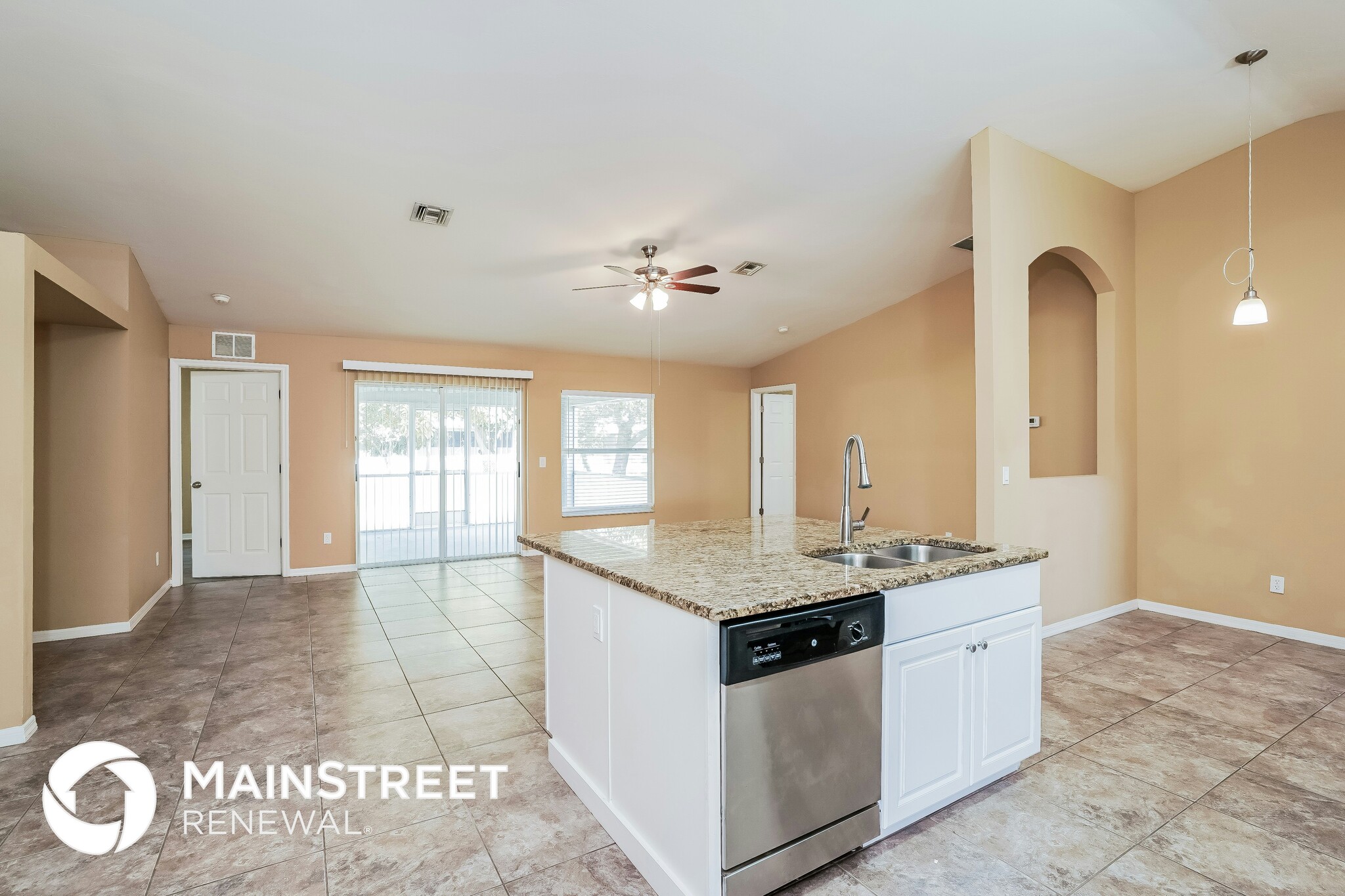 Building Photo - 3720 SW 6th Ave