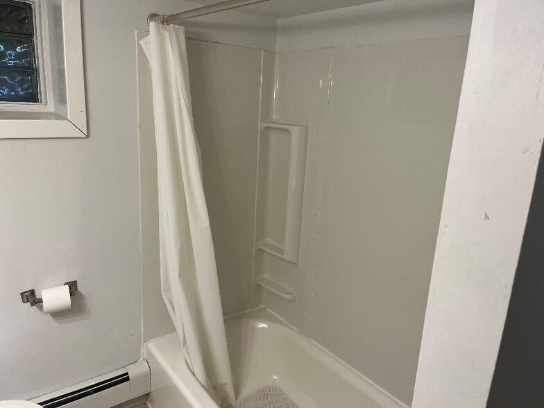 Building Photo - 1543 Bush St