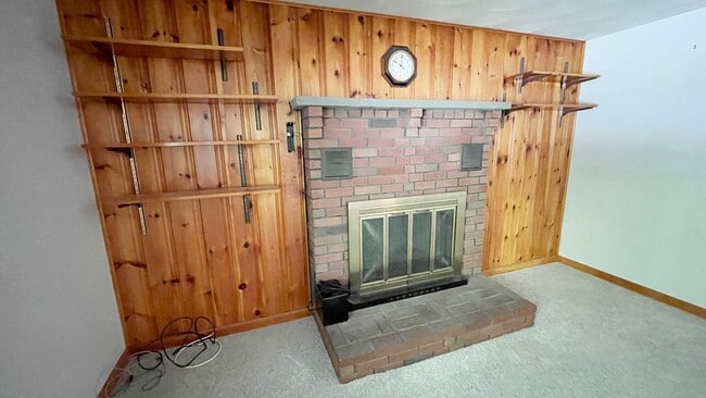 Building Photo - 3 BR House on a Lake 1.5 Baths
