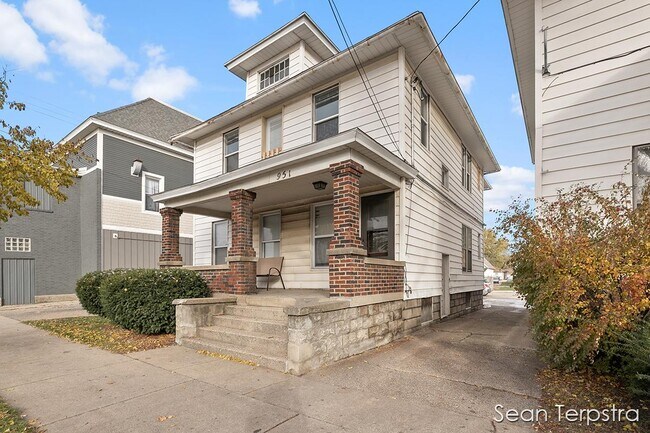 Building Photo - 951 Fulton St W