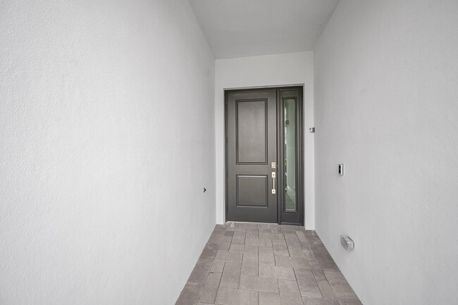 Building Photo - 13080 Feathering Wy