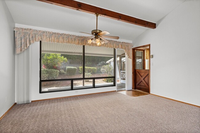 Building Photo - Charming 3 Bedroom 2 Bathroom Home in La M...