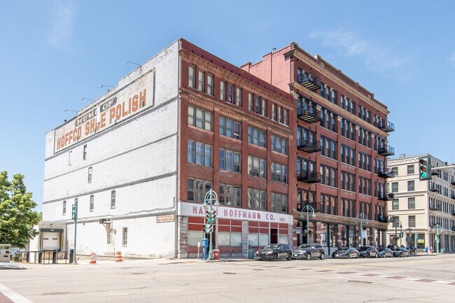 Building Photo - Modern Downtown Milwaukee Condo for Rent