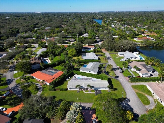 Building Photo - 10600 SW 80th Ct