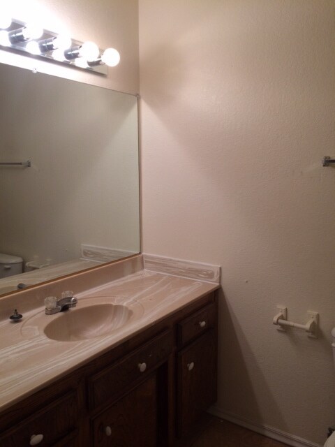 Building Photo - 3 BEDROOM HOME IN APPLE VALLEY