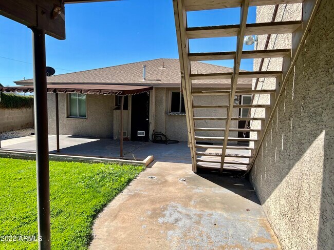 Building Photo - 4213 N Westview Dr