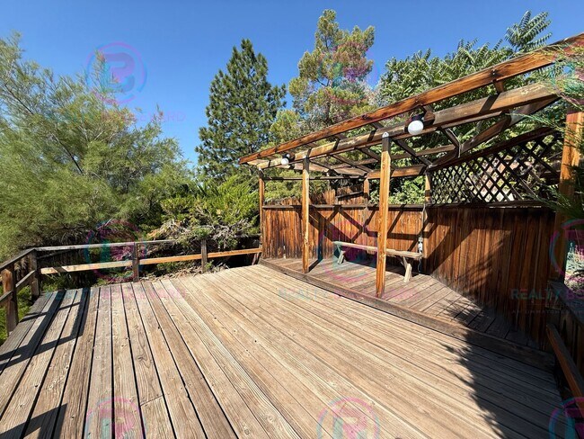 Building Photo - 1/2 Month Free!! 3BR/2BA Single-Story with...