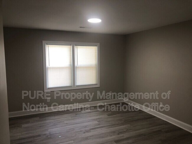 Building Photo - 805 Haywood St