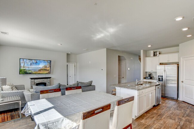 Building Photo - Summerville Home Rental