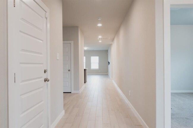 Building Photo - 11400 Comano Dr