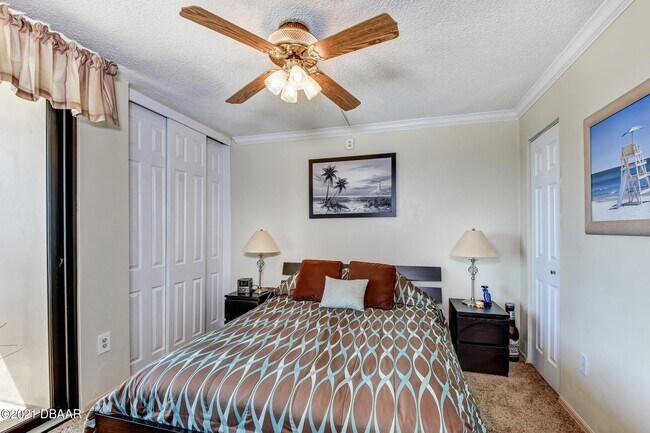 Building Photo - 1 Oceans W Blvd