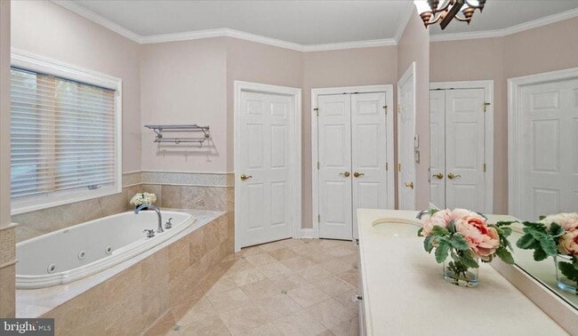 Building Photo - 12 Windermere Way