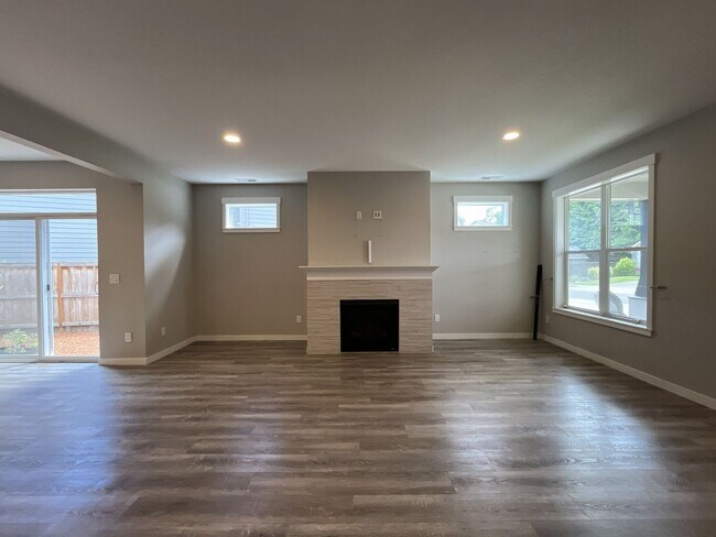 Building Photo - Spacious Modern Home with Open-Concept Living, Elegant Interior Features & Attached Garage
