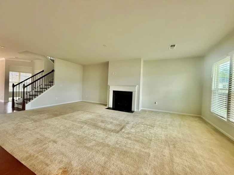 Building Photo - 212 Himalaya Way