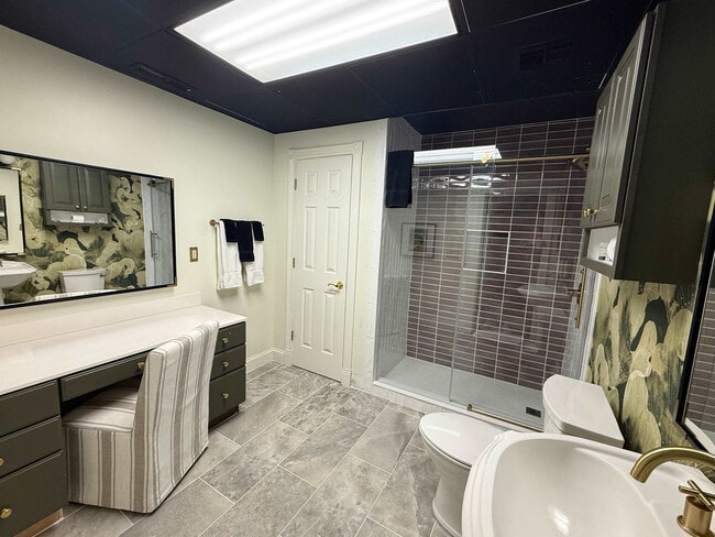 Building Photo - 33 Pinners Ln